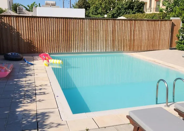 Endless Summer Pool Flat *